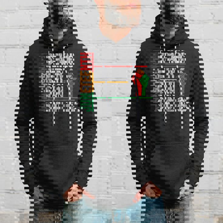 ジューンティーンスは1865年以来すべてのチェーンを断ち切りました パーカー 彼への贈り物