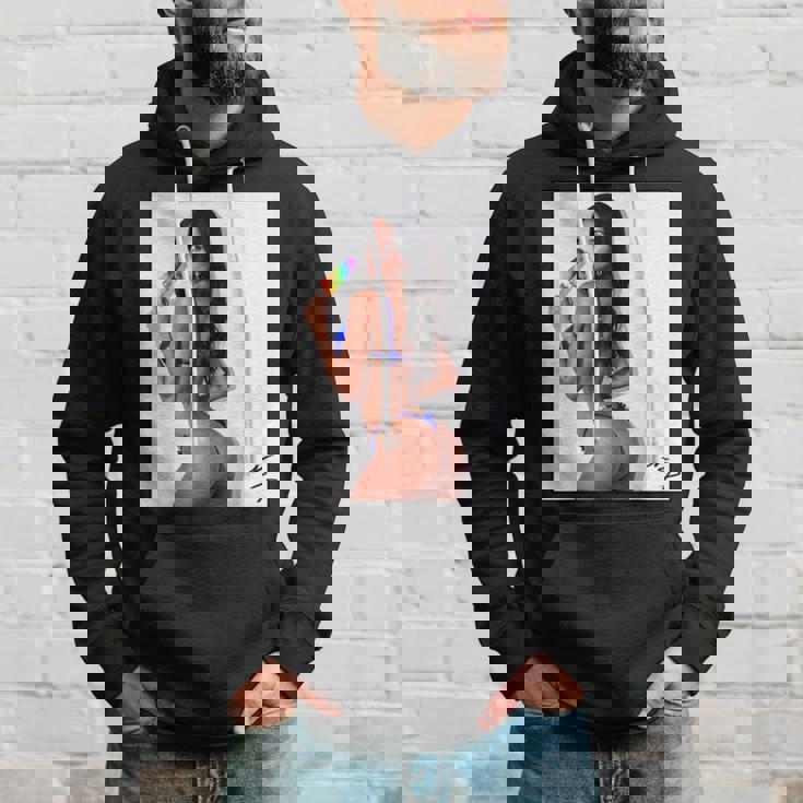 セクシーガールグラフィックtシャツ アイスポップのセクシーなラティーナブーティーガール。 パーカー 彼への贈り物