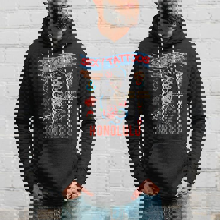 セーラー向けのタトゥーとセクシーガール。 パーカー 彼への贈り物