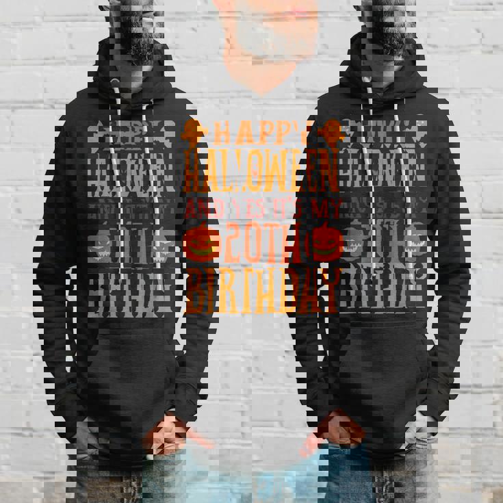 ハッピーハロウィンそしてはい、私の20歳の誕生日です パーカー 彼への贈り物