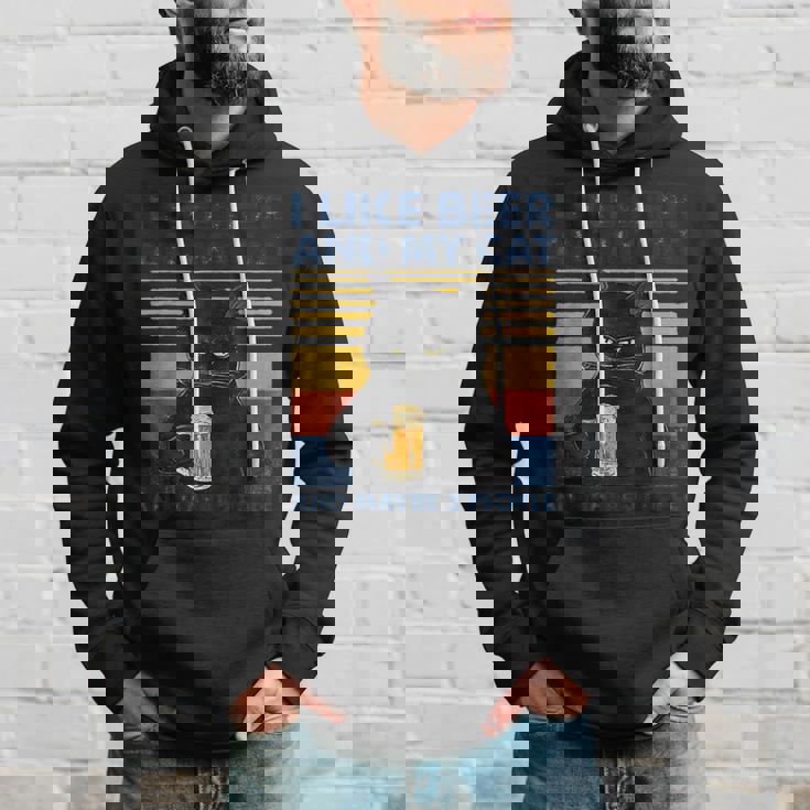 ビール好きで猫が手にビールを飲んでビール友達を応援 パーカー 彼への贈り物