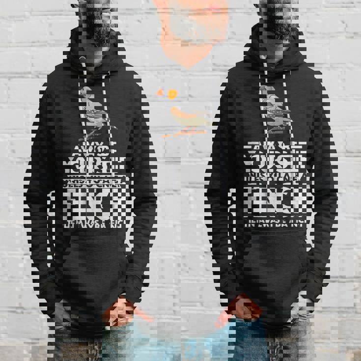 フィンチになれない限り、自分らしくいてください 面白いキンカチョウ パーカー 彼への贈り物