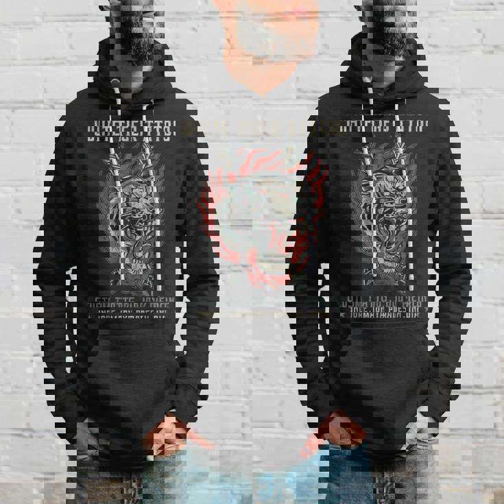 ホワイトタイガータトゥースタジオ、オールドスクール、インドール、インド パーカー 彼への贈り物