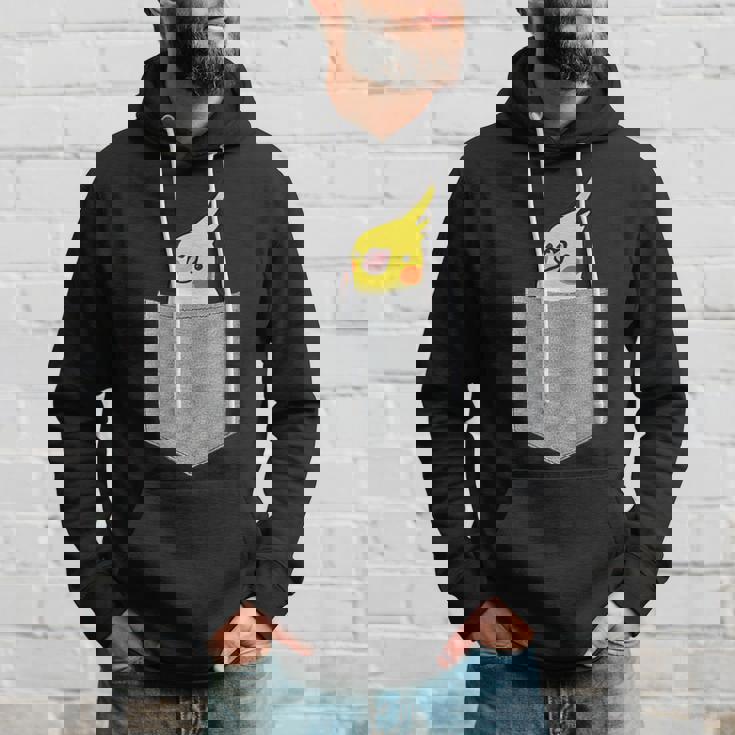 ポケットから覗くオカメインコのデザイン パーカー 彼への贈り物