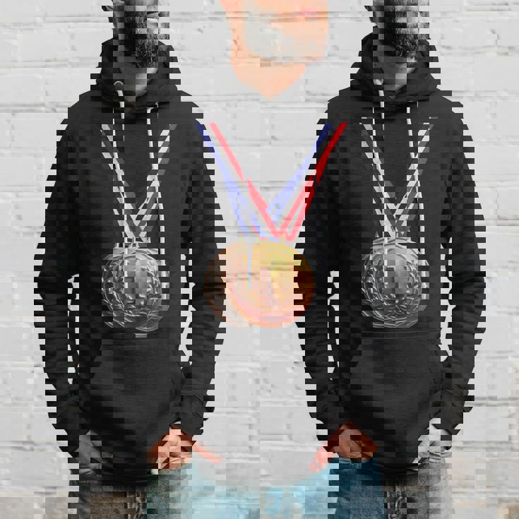 優勝者の学校チームとチャンピオンのための金メダル。 パーカー 彼への贈り物