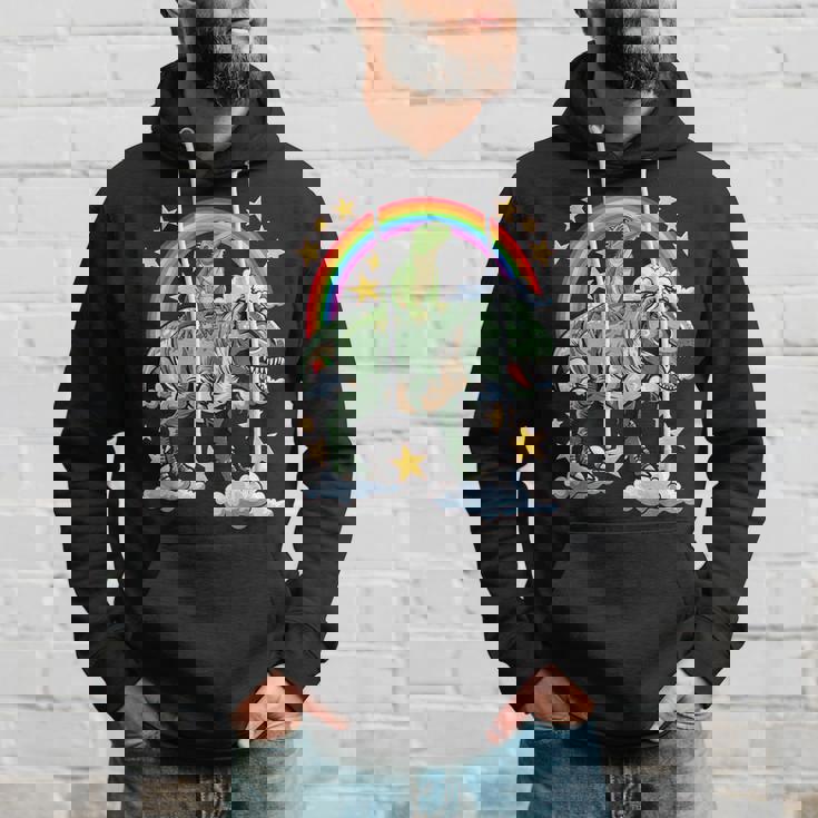 恐竜恐竜に乗る緑のイグアナ パーカー 彼への贈り物