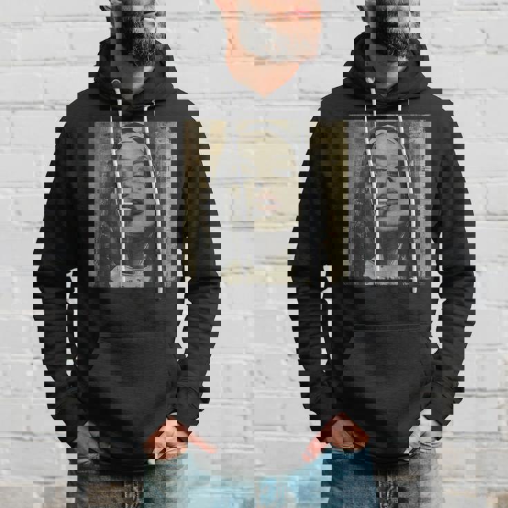 熱い尼僧がタバコを吸う、反抗的な尼僧 パーカー 彼への贈り物