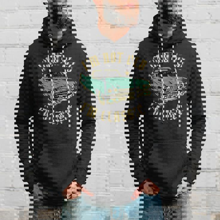 私は年をとっていない私はクラシックで面白い車のデザインです パーカー 彼への贈り物