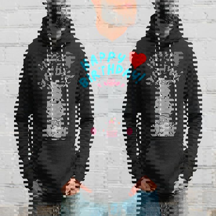 誕生日おめでとうギフト かわいいカバが彼女の誕生日を祝います パーカー 彼への贈り物