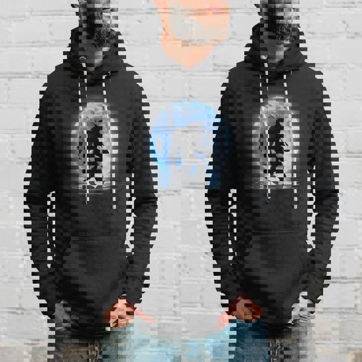 面白いtシャツ 釣りバカ 青い月と釣り人 メンズ おもしろ 面白い 服 オリジナル 海釣り 川釣り ビッグフット ネタ パーカー 彼への贈り物