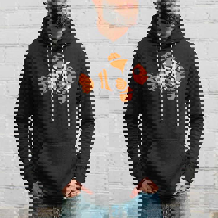 面白いカクレクマノミ シンプルで小さいかわいいカクレクマノミ パーカー 彼への贈り物