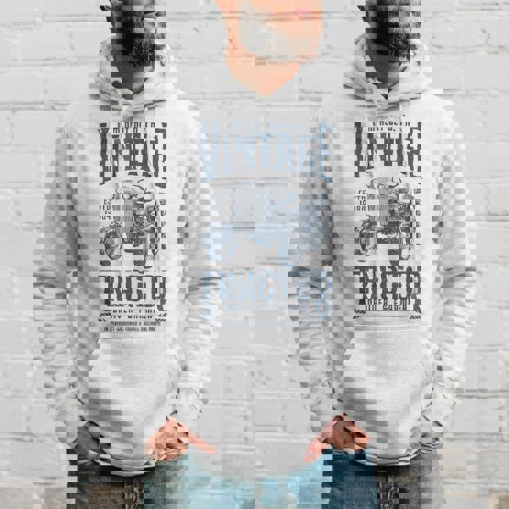 1984 年生まれのビンテージ トラクター ファーマーの誕生日 パーカー 彼への贈り物