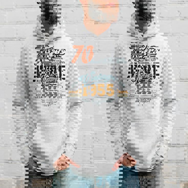 70歳の誕生日 ヴィンテージ 1955 70 Years Of Being Awesome レトロ パーカー 彼への贈り物