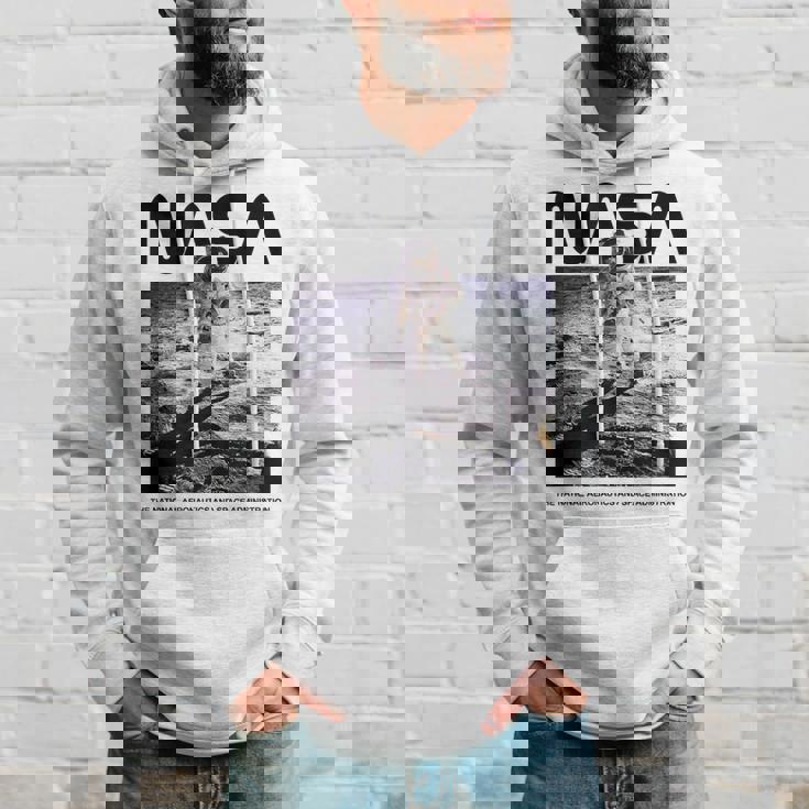 Nasaアポロ11号の月面宇宙飛行士の有名なワームロゴ パーカー 彼への贈り物