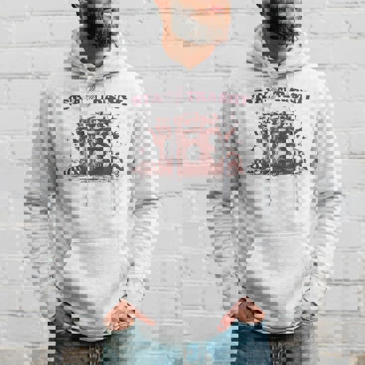 Stay Trashy Raccoon Opossum パーカー 彼への贈り物