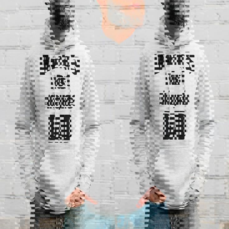 World's Most Adequate Dad はポップへの面白いギフトになります。 パーカー 彼への贈り物