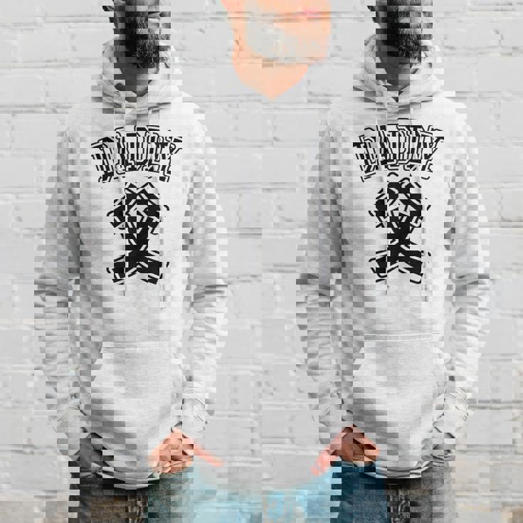 【バックプリント・背中側】お父さん Daddy 父親 パパ《チームユニフォーム風》父の日 面白い 長袖tシャツ パーカー 彼への贈り物