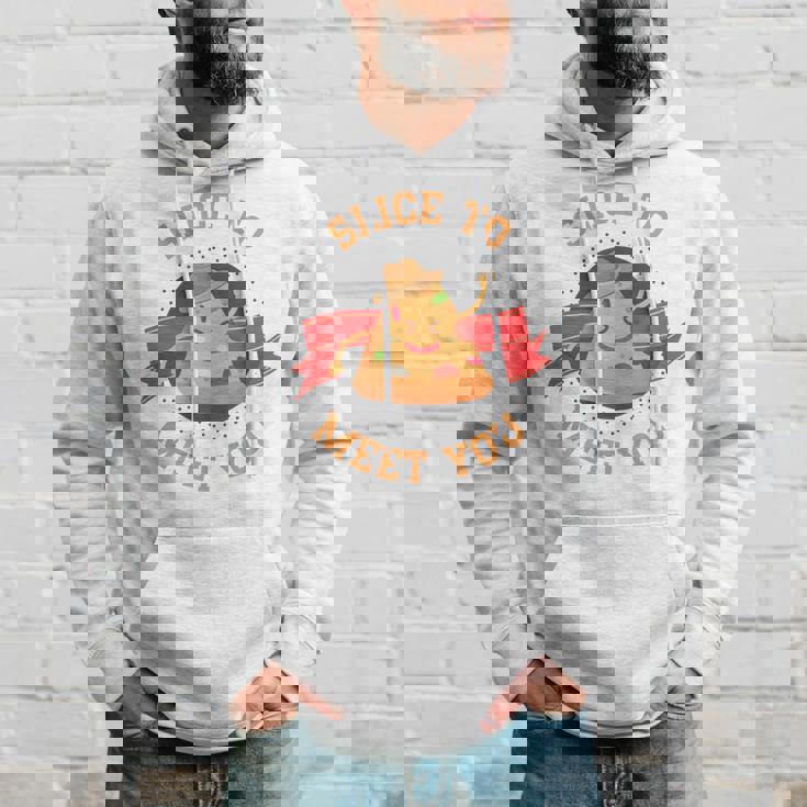 あなたに会うためにチーズクラストとスライス用のスライスが入ったピザ。 長袖tシャツ パーカー 彼への贈り物