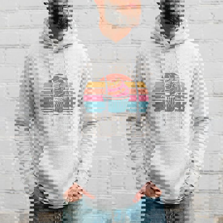 カップケーキは奇跡を信じたマフィンです レトロカップケーキ 長袖tシャツ パーカー 彼への贈り物