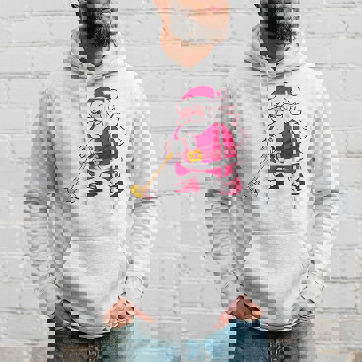 ゴルフをする面白い醜いクリスマスサンタ。 パーカー 彼への贈り物