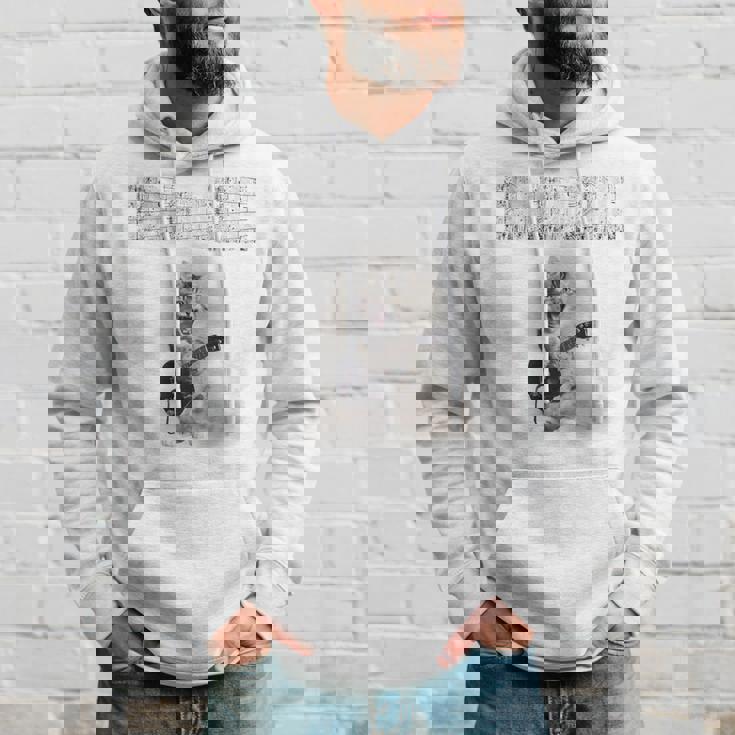 ニャーーーーと叫べ！ ロックな猫 キジトラ 子猫 バンド 長袖tシャツ パーカー 彼への贈り物