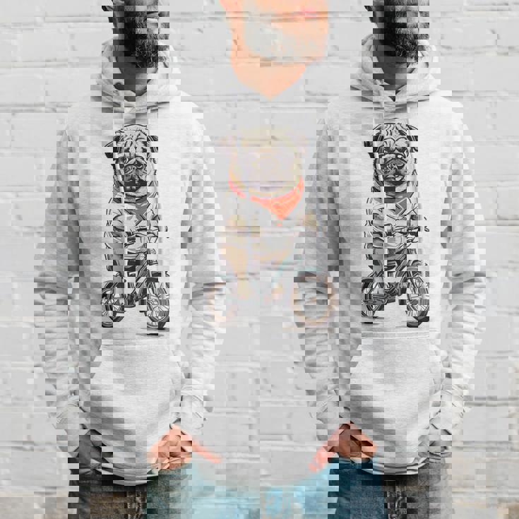 パグ いぬ イラスト パグ好き 犬好き 自転車 かわいい おもしろ レトロ かっこいい パーカー 彼への贈り物