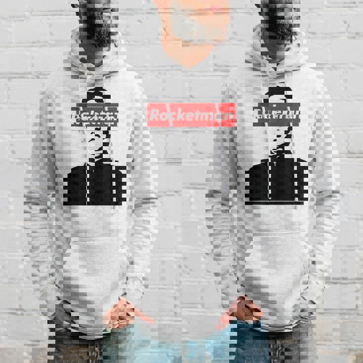 パロディ Kim Jung Un Rocketman ボックスロゴtシャツ パーカー 彼への贈り物