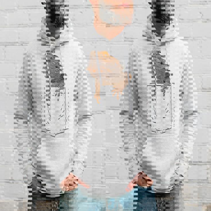 ヒゲのあるドラゴンリザード 爬虫類フェイクポケット パーカー 彼への贈り物