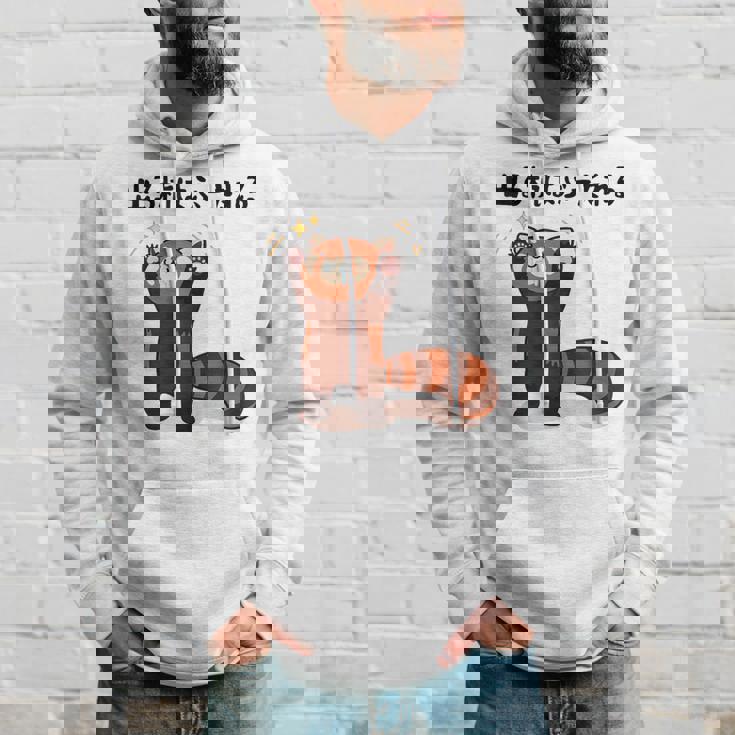 出る杭はぶーたれる レッサーパンダ ネタ ことわざ ことわざのもじり ジョーク ギャグ ダジャレ ツッコミ おもしろ パーカー 彼への贈り物