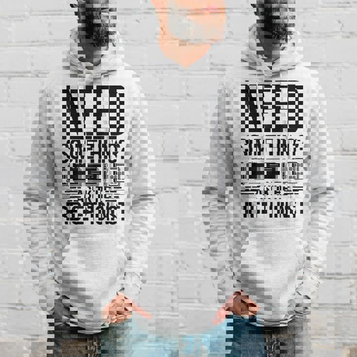 受付係の受付秘書に聞いて欲しいもの パーカー 彼への贈り物