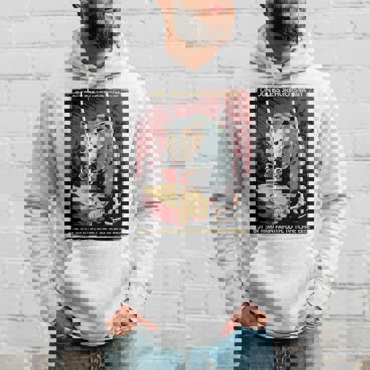 日本ホラーオポッサムアニメ レトロ 数え切れないほどの恐怖が待ち受けている 長袖tシャツ パーカー 彼への贈り物