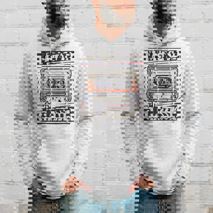 私は老けていない 私はクラシック 面白いレトロ テクニック パーカー 彼への贈り物