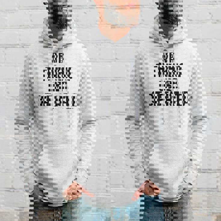 考えすぎてカフェイン入りの面白い パーカー 彼への贈り物