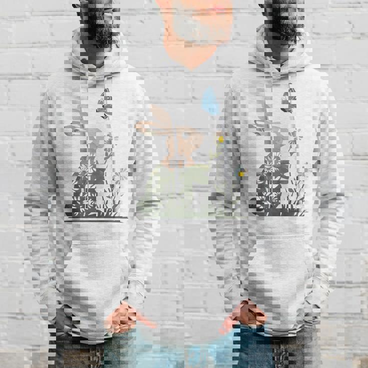 蝶のイースターとデイジーを保持している甘いウサギのウサギ 長袖tシャツ パーカー 彼への贈り物