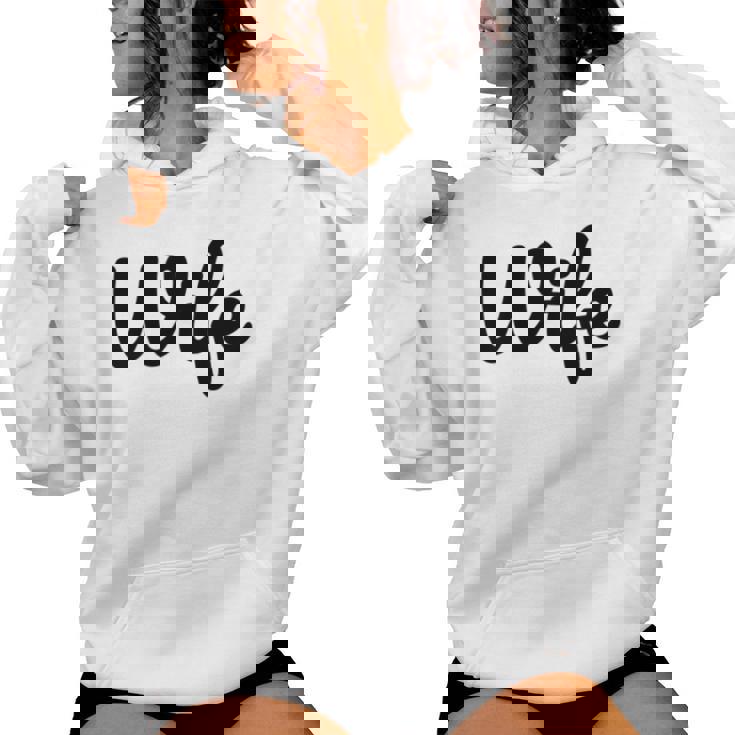 【Wife】妻 嫁 奥さん シンプル おしゃれ 英語 英文字 夫婦お揃い 結婚祝い カップル ペアルック おもしろ ペア レディースパーカー