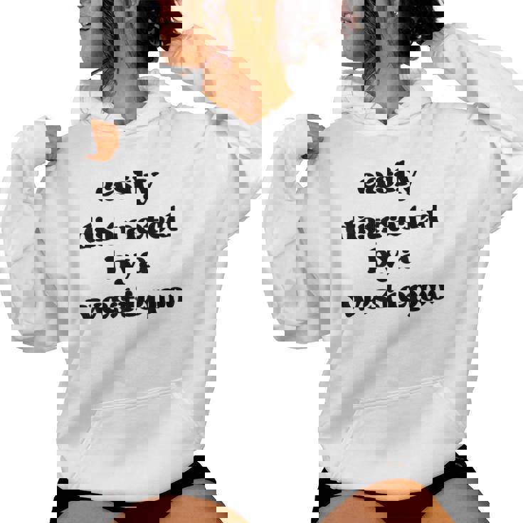 犬に気を取られる-犬のお父さんお母さんウェスティ・プードル・ウェスティプー レディースパーカー