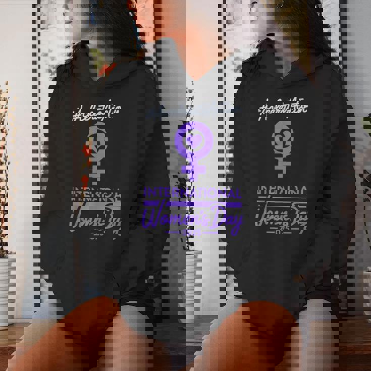 International Women's Day 2025 Accelerate Action Girls レディースパーカー 彼女への贈り物