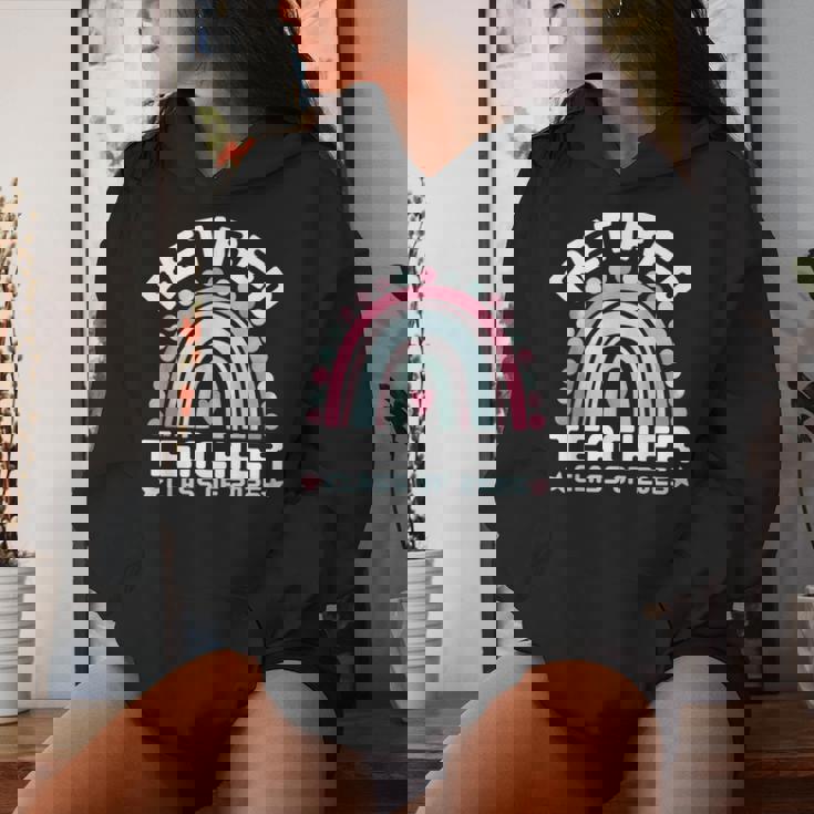 Retired Teacher Class Of 2025 Rainbow Retro Graduation レディースパーカー 彼女への贈り物