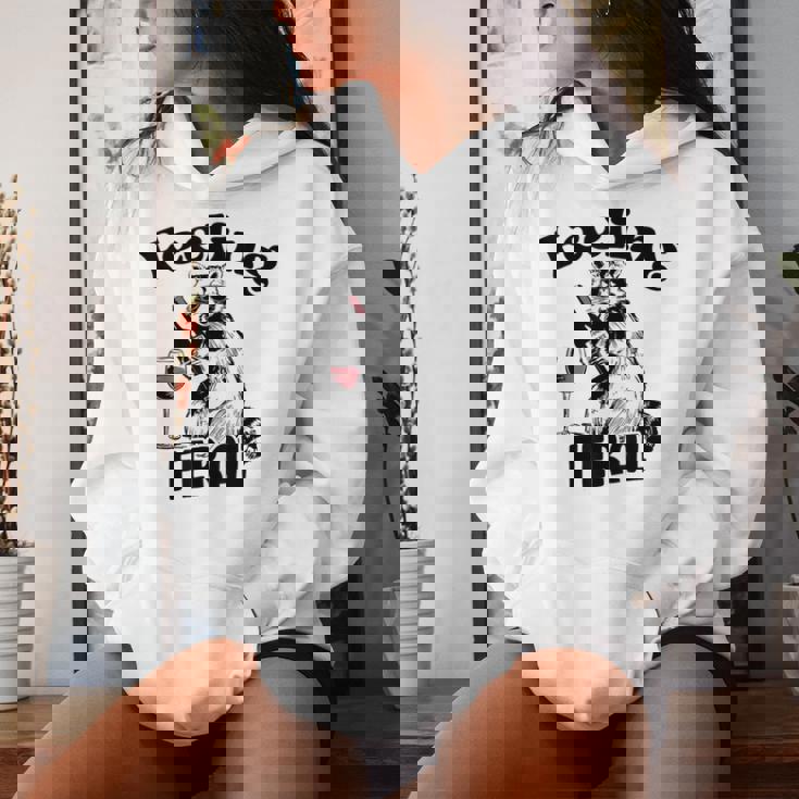 Feeling Feral アライグマ ミーム アルコール 飲酒 恋人 男性 女性 レディースパーカー 彼女への贈り物