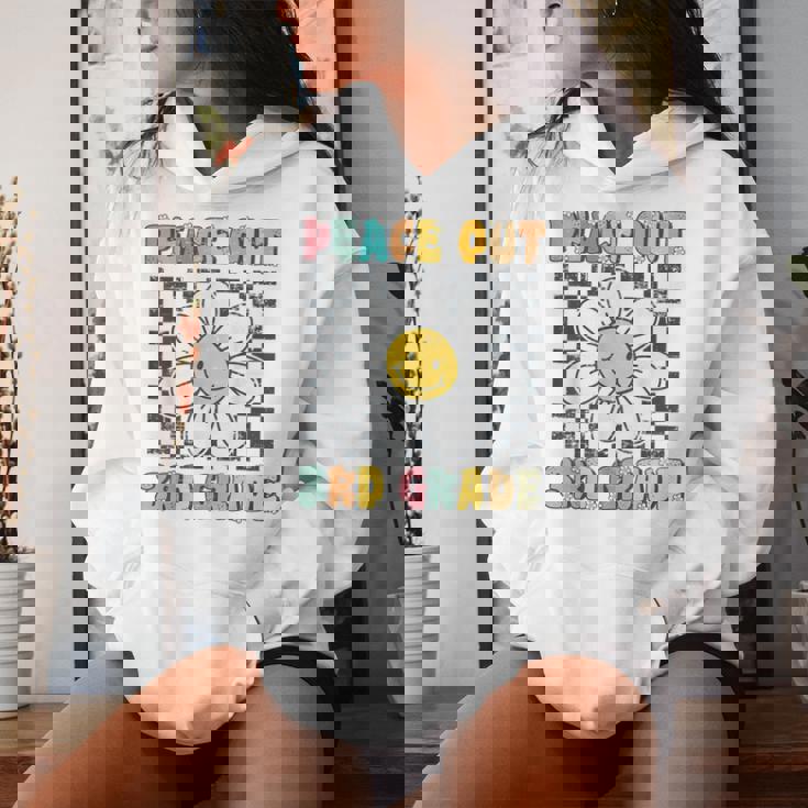 Peace Out Third Grade Retro Groovy Last Day Of 3Rd Grade Women Hoodie Gifts for Her