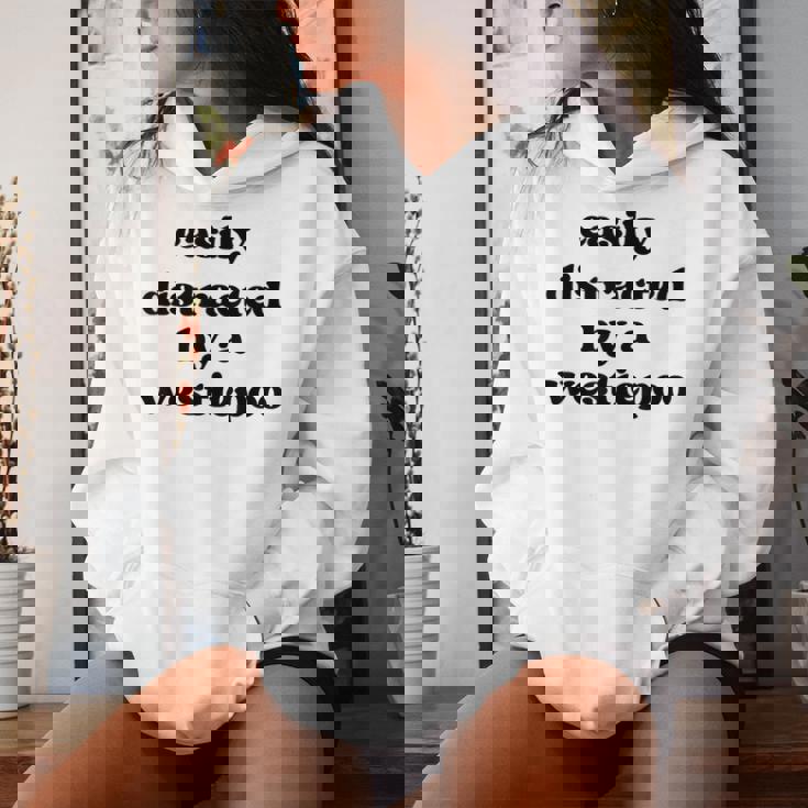 犬に気を取られる-犬のお父さんお母さんウェスティ・プードル・ウェスティプー レディースパーカー 彼女への贈り物