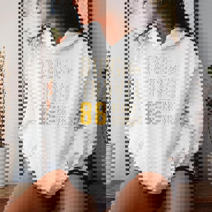 米寿祝い 旅行好き 父 母 男性 女性 88歳 レトロ おしゃれ 文字デザイン Born To Travel 長袖tシャツ レディースパーカー 彼女への贈り物