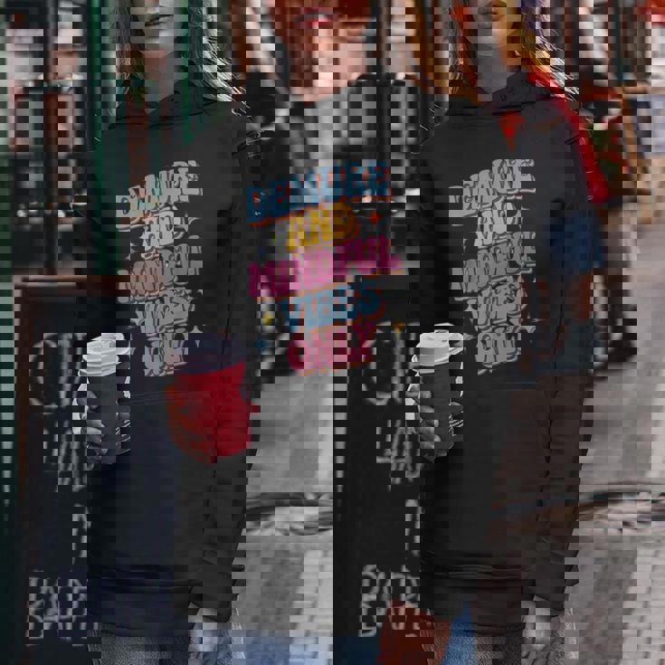 Very Demureery Mindfulibes Only Cute Retro Girls レディースパーカー 面白い贈り物