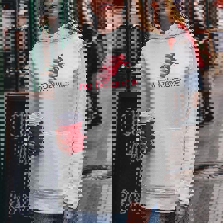 No Balance Girl スポーツとユーモアのための面白いパロディデザイン レディースパーカー 面白い贈り物