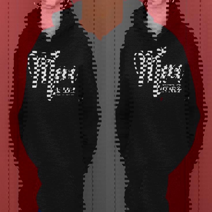 Mama Heart Est2022 Cute Pregnancy New Moms & Mothers-To-Be Women Hoodie