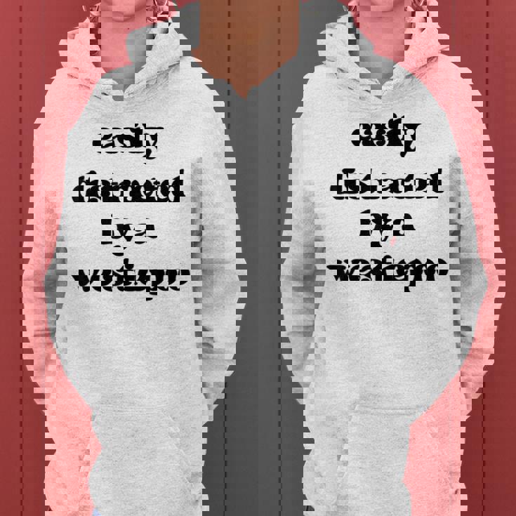 犬に気を取られる-犬のお父さんお母さんウェスティ・プードル・ウェスティプー レディースパーカー