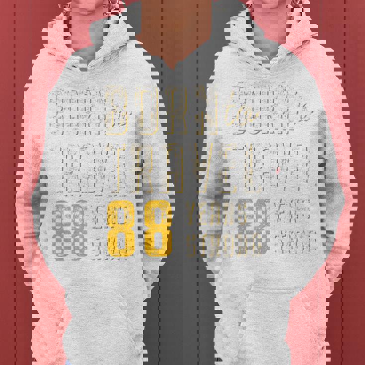 米寿祝い 旅行好き 父 母 男性 女性 88歳 レトロ おしゃれ 文字デザイン Born To Travel 長袖tシャツ レディースパーカー