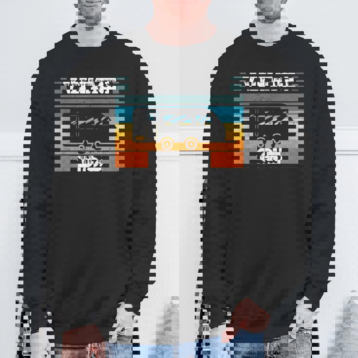 1953 年生まれのキャンピングカー バースデーキャラバン スウェットシャツ 高齢者への贈り物