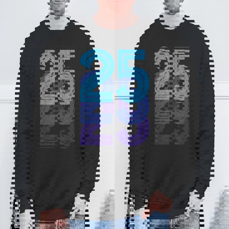 25ラッキーナンバー25歳の誕生日スポーツチーム-25 スウェットシャツ 高齢者への贈り物