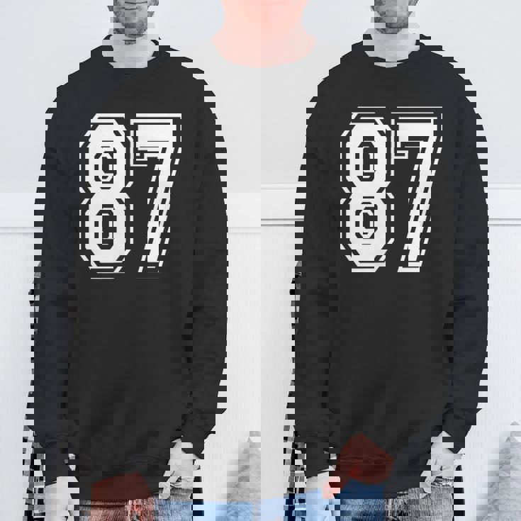 87番の前面と背面にホワイトのプリント。 スウェットシャツ 高齢者への贈り物